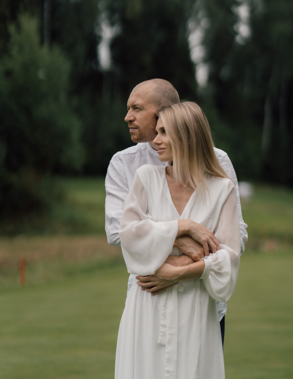 Лаконичная свадьба на поле для гольфа