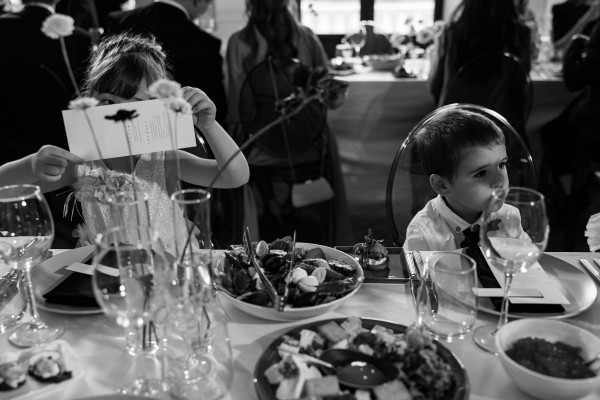 Веселая свадьба молодой пары в особняке Путилова