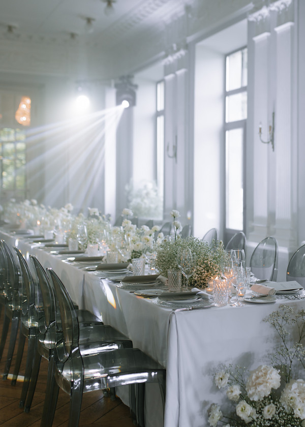 Свадьба с белоснежным декором в особняке