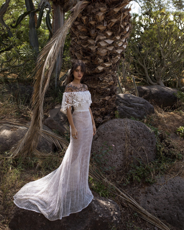 12 кружевных свадебных платьев, которые можно найти