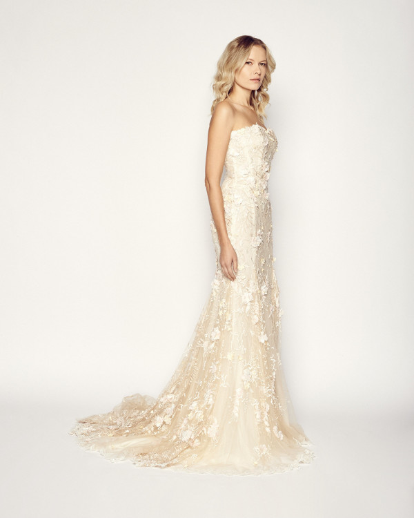 12 кружевных свадебных платьев, которые можно найти