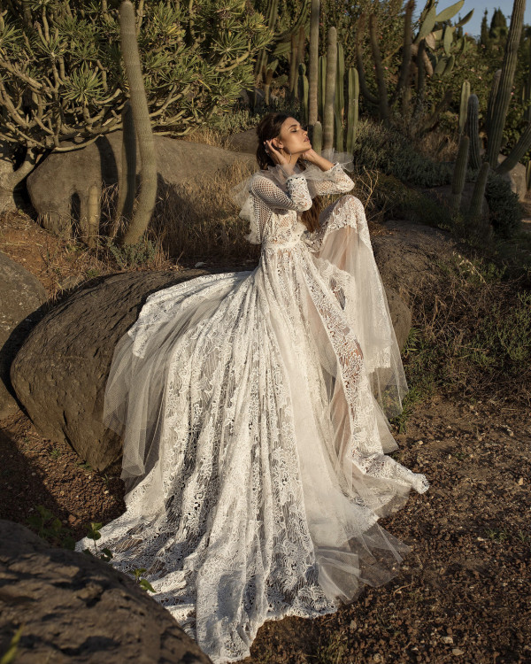 12 кружевных свадебных платьев, которые можно найти