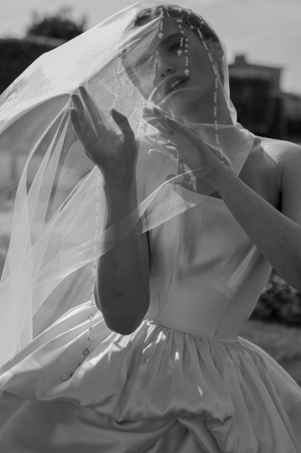 Творческая свадебная съемка в стиле рекламы Chanel