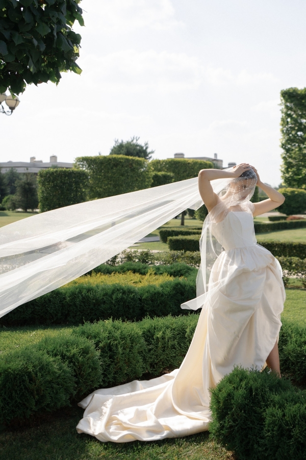 Творческая свадебная съемка в стиле рекламы Chanel