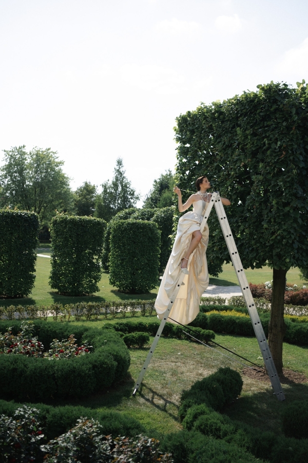 Творческая свадебная съемка в стиле рекламы Chanel