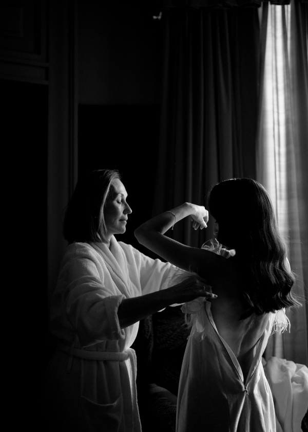 Цветы и снег на свадьбе в замке