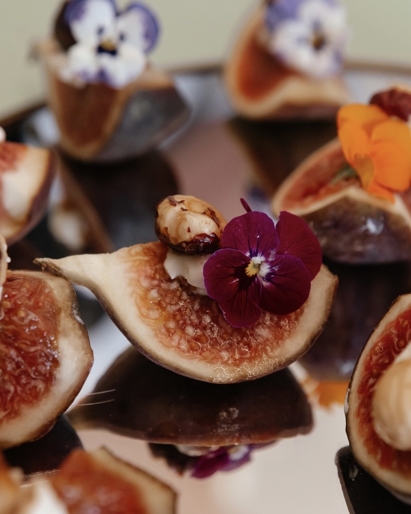 «С помощью вкусов, ароматов и подачи блюд