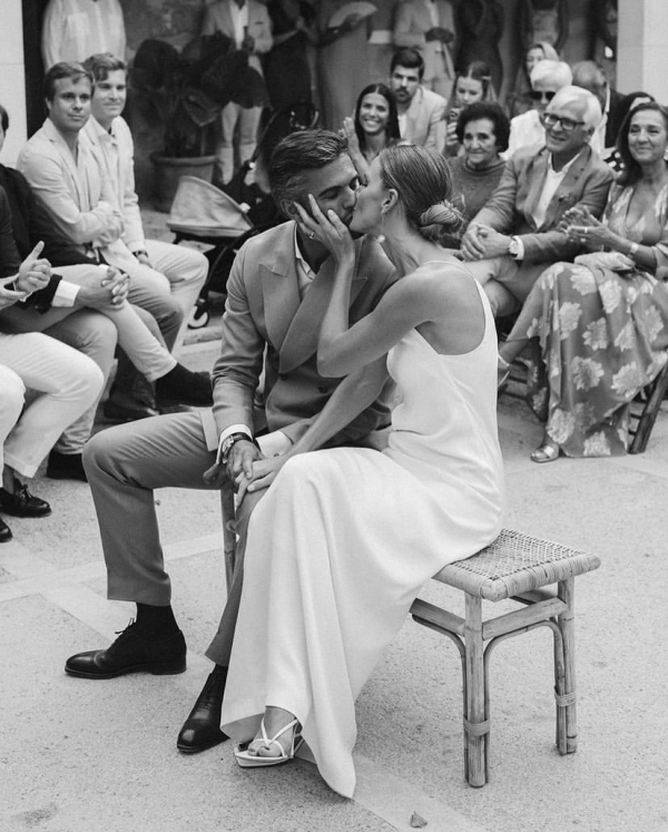 Как отвечать на бестактные вопросы гостей?