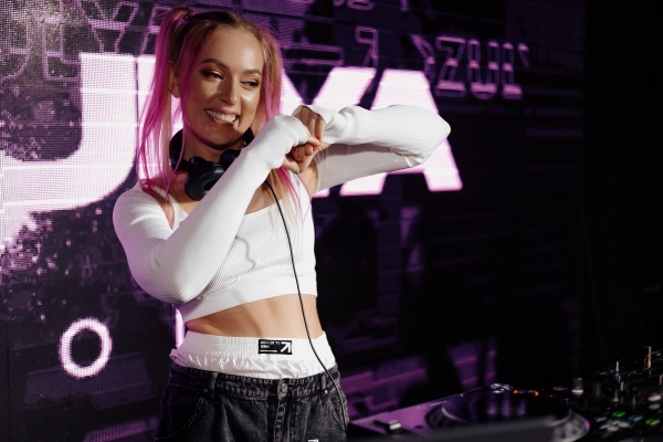 Диджеи Лена Зозуля