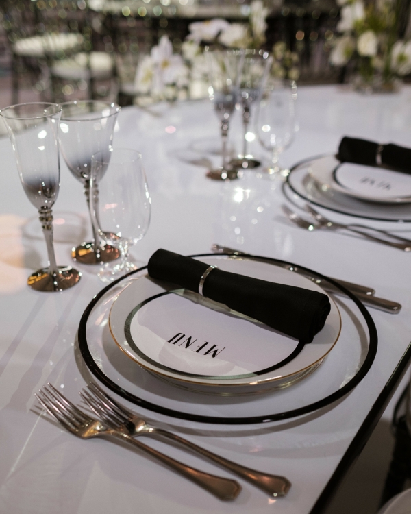 Краски жизни: концептуальное оформление свадьбы от студии