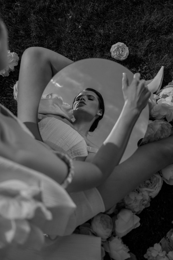 Творческая свадебная съемка в стиле рекламы Chanel