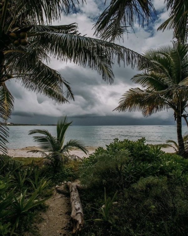 Медовый месяц осенью: 5 лучших пляжных направлений