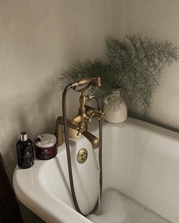 Как ухаживать за кожей лица осенью