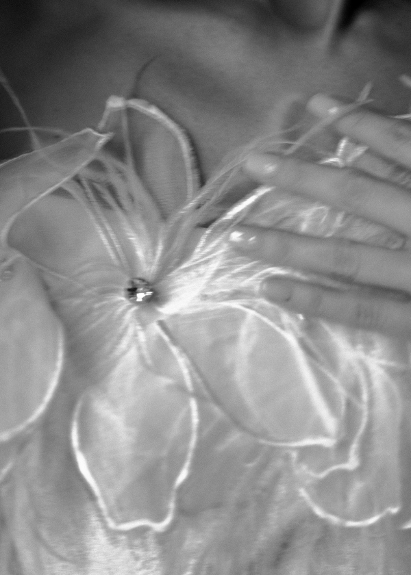 Цветы и снег на свадьбе в замке