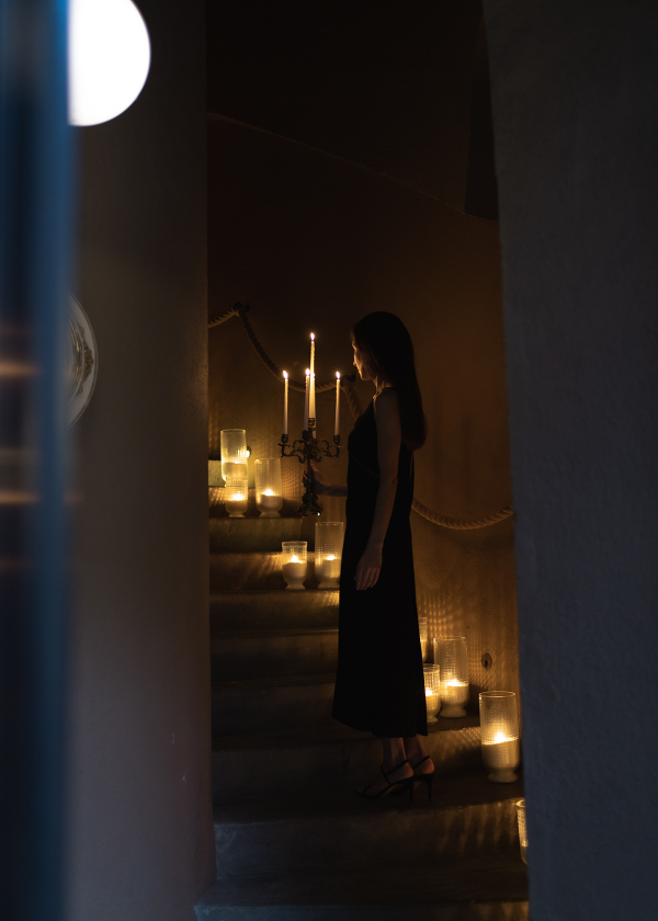 Цветы и снег на свадьбе в замке