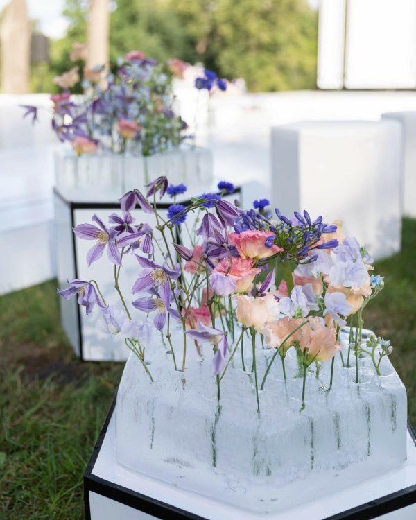 Краски жизни: концептуальное оформление свадьбы от студии