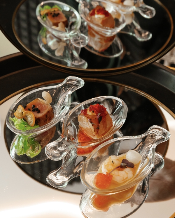 «С помощью вкусов, ароматов и подачи блюд