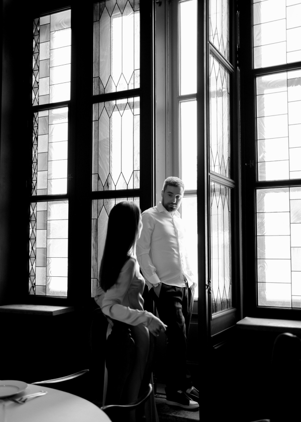 Цветы и снег на свадьбе в замке