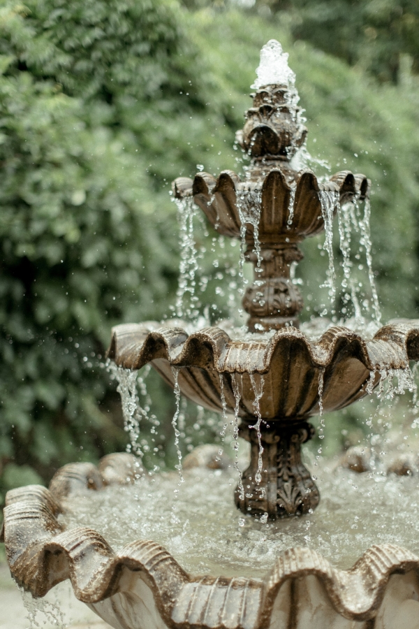 Большой теннис, чаепитие у фонтана и прогулка