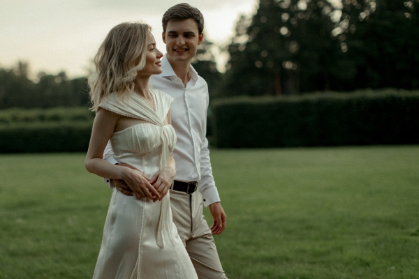 Большой теннис, чаепитие у фонтана и прогулка