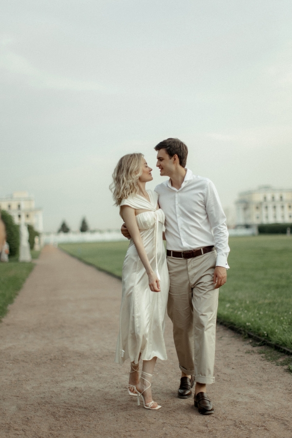 Большой теннис, чаепитие у фонтана и прогулка