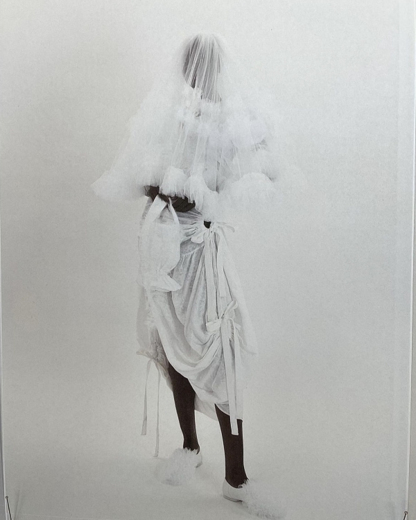 Плотная фата — идеальный аксессуар, чтобы скрыть