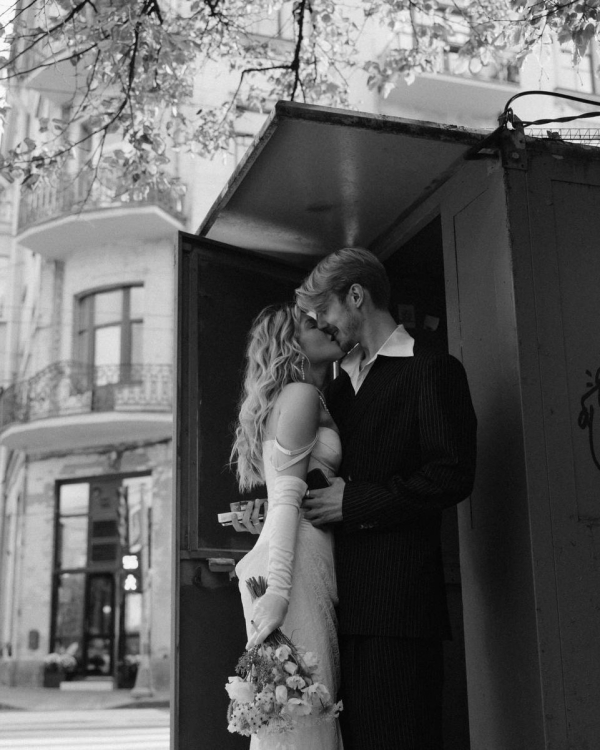 История двух свадебных образов, которые невеста пошила