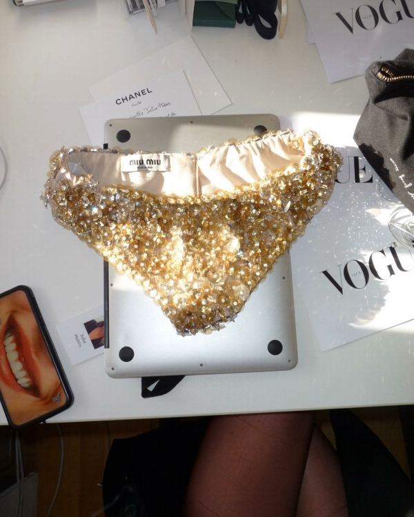 Librarian-core: разбираем главный тренд этой осени