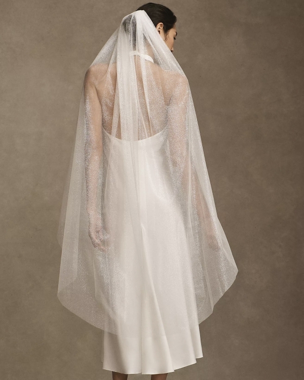 Плотная фата — идеальный аксессуар, чтобы скрыть