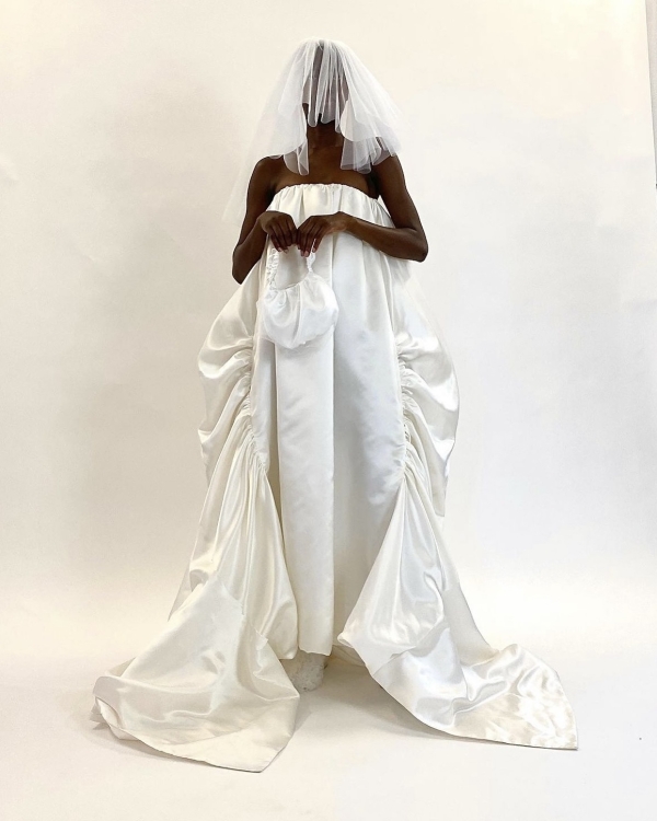 Плотная фата — идеальный аксессуар, чтобы скрыть