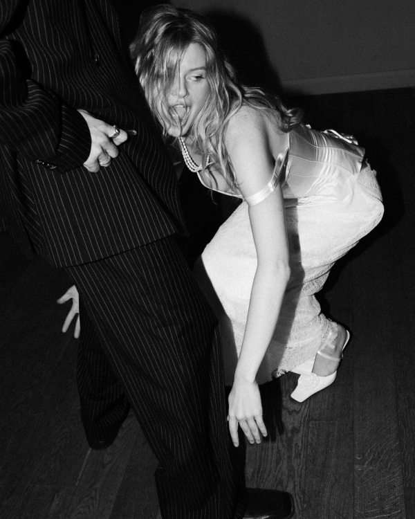 История двух свадебных образов, которые невеста пошила