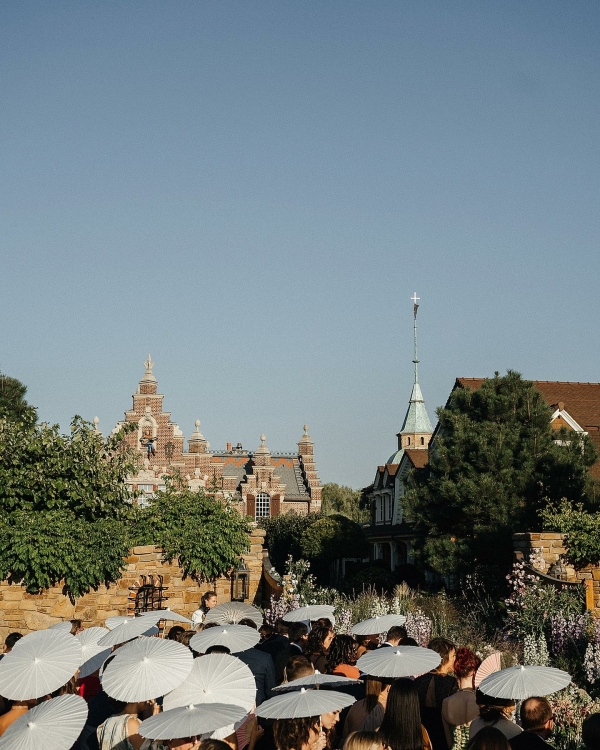 Семейные ценности, эстетика шато и атмосфера сказки