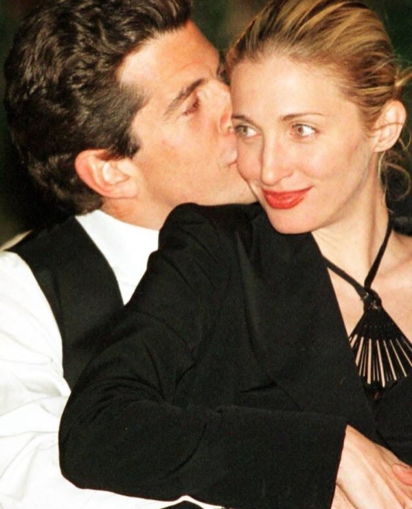 История свадебного платья Кэролин-Биссет Кеннеди