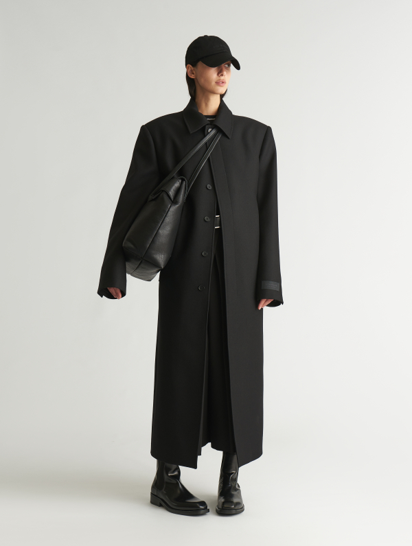 Длинное пальто — must-have сезона: рассказываем, где