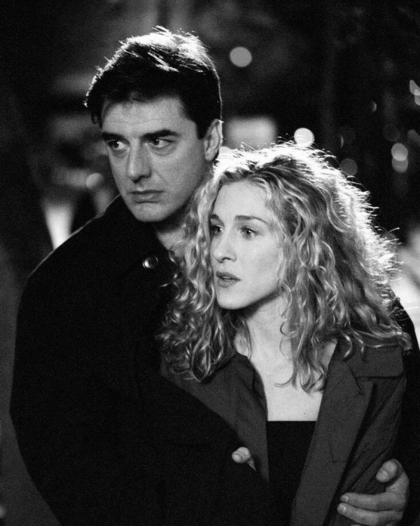 Как повторить мелкие кудри Кэрри Брэдшоу?