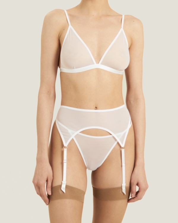 Белое белье невесты — свадебная классика вне