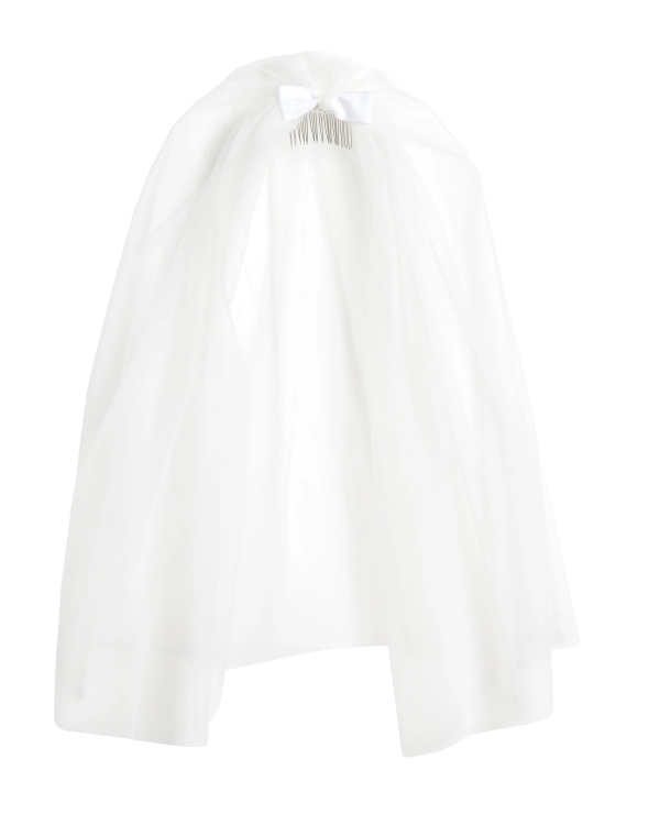 Плотная фата — идеальный аксессуар, чтобы скрыть