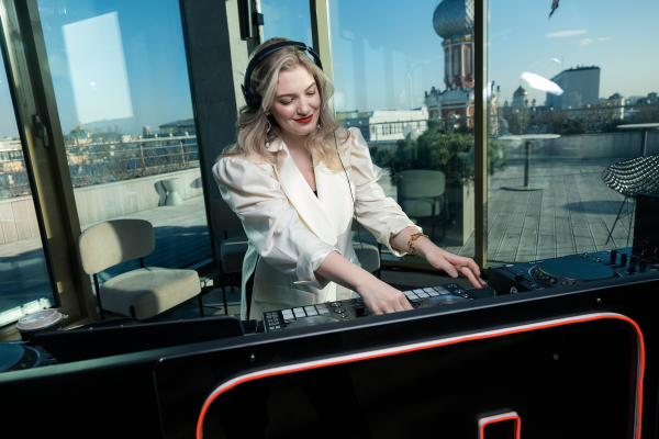 Диджеи Людмила Щербакова