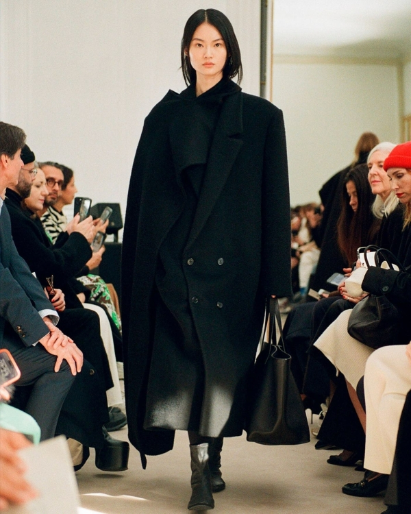 Длинное пальто — must-have сезона: рассказываем, где