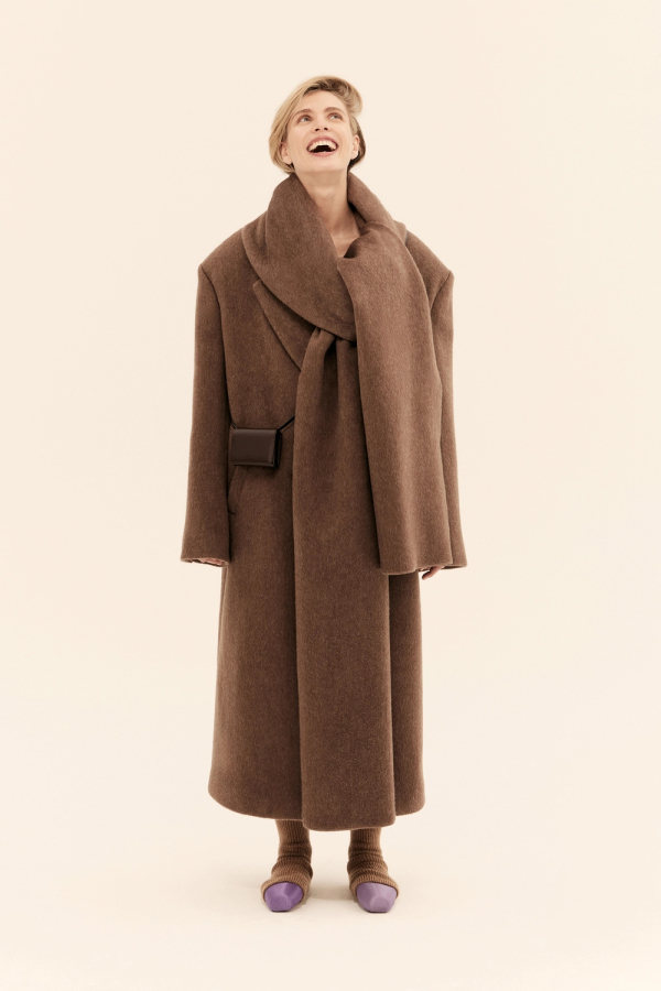 Длинное пальто — must-have сезона: рассказываем, где