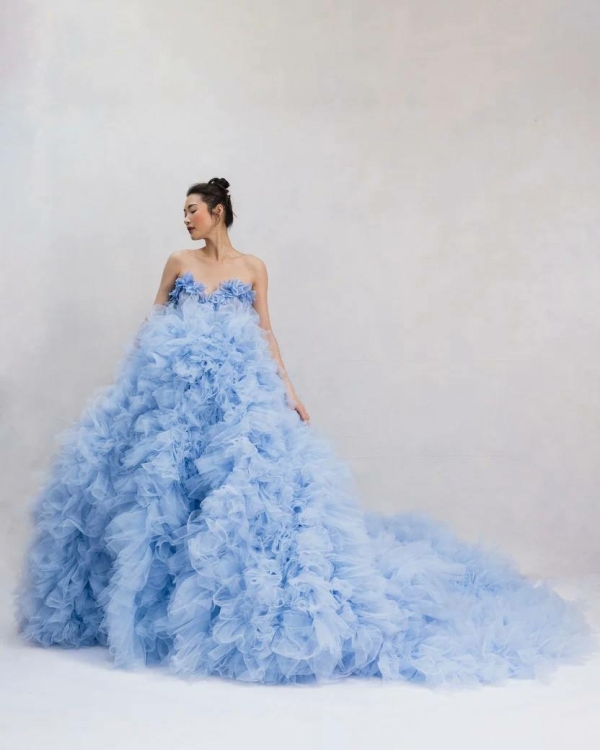 50 оттенков голубого в свадебном платье —