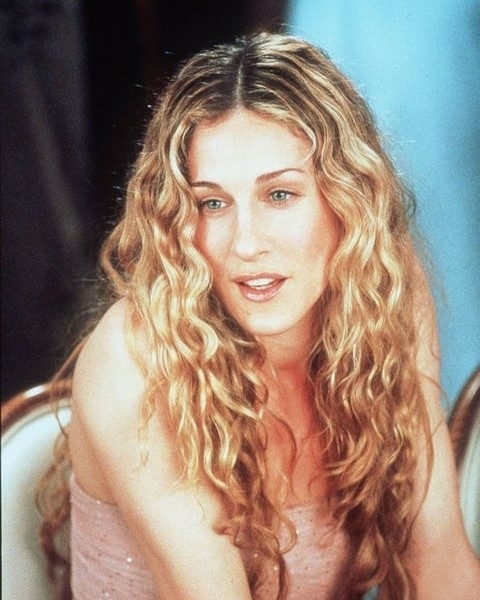 Как повторить мелкие кудри Кэрри Брэдшоу?