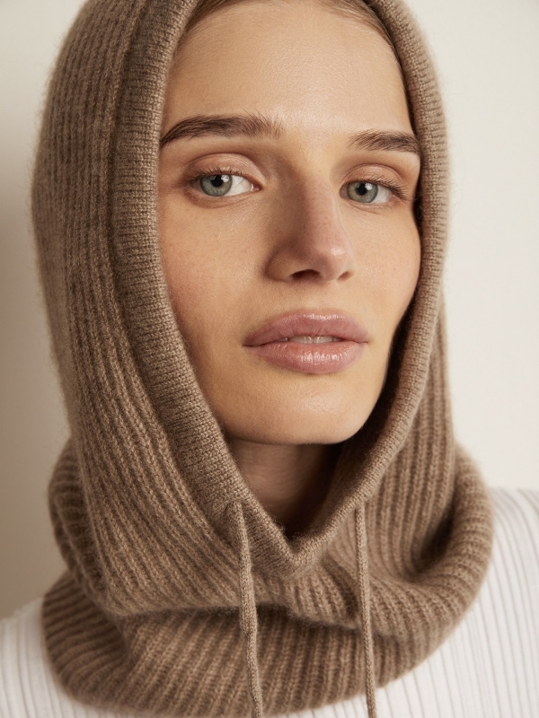 Трендовые осенние головные уборы от российских брендов