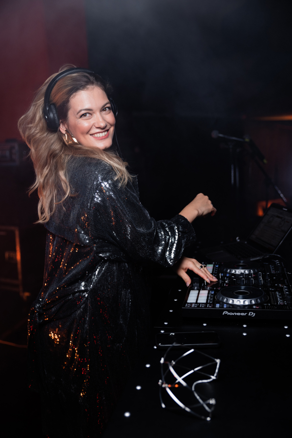 Диджеи Людмила Щербакова