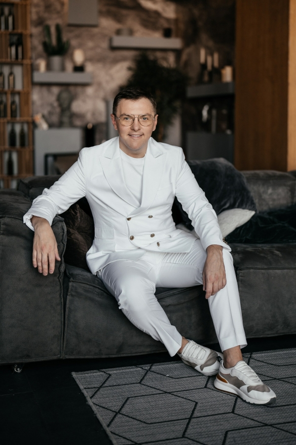 Ведущие Роман Клячкин