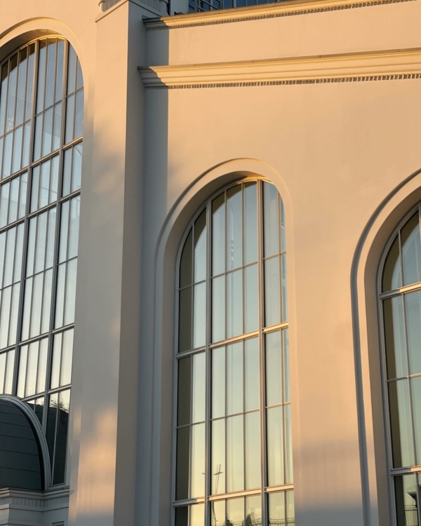 Завтракаем с игристым в «Зойке», смотрим кино