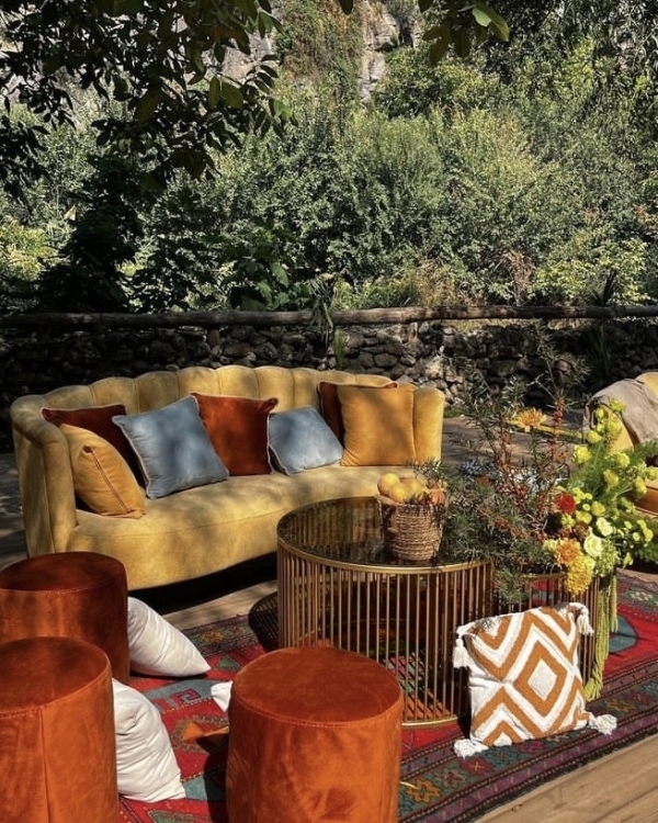 Одним глазом на вас, другим — на