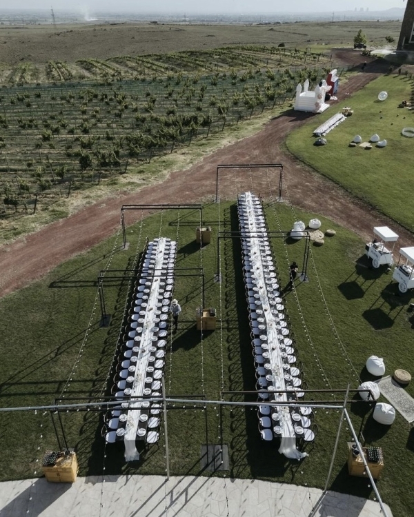 Одним глазом на вас, другим — на