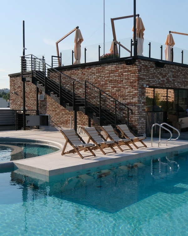 Завтракаем с игристым в «Зойке», смотрим кино