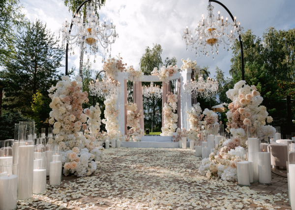 Масштаб и полное преображение пространства на свадьбах